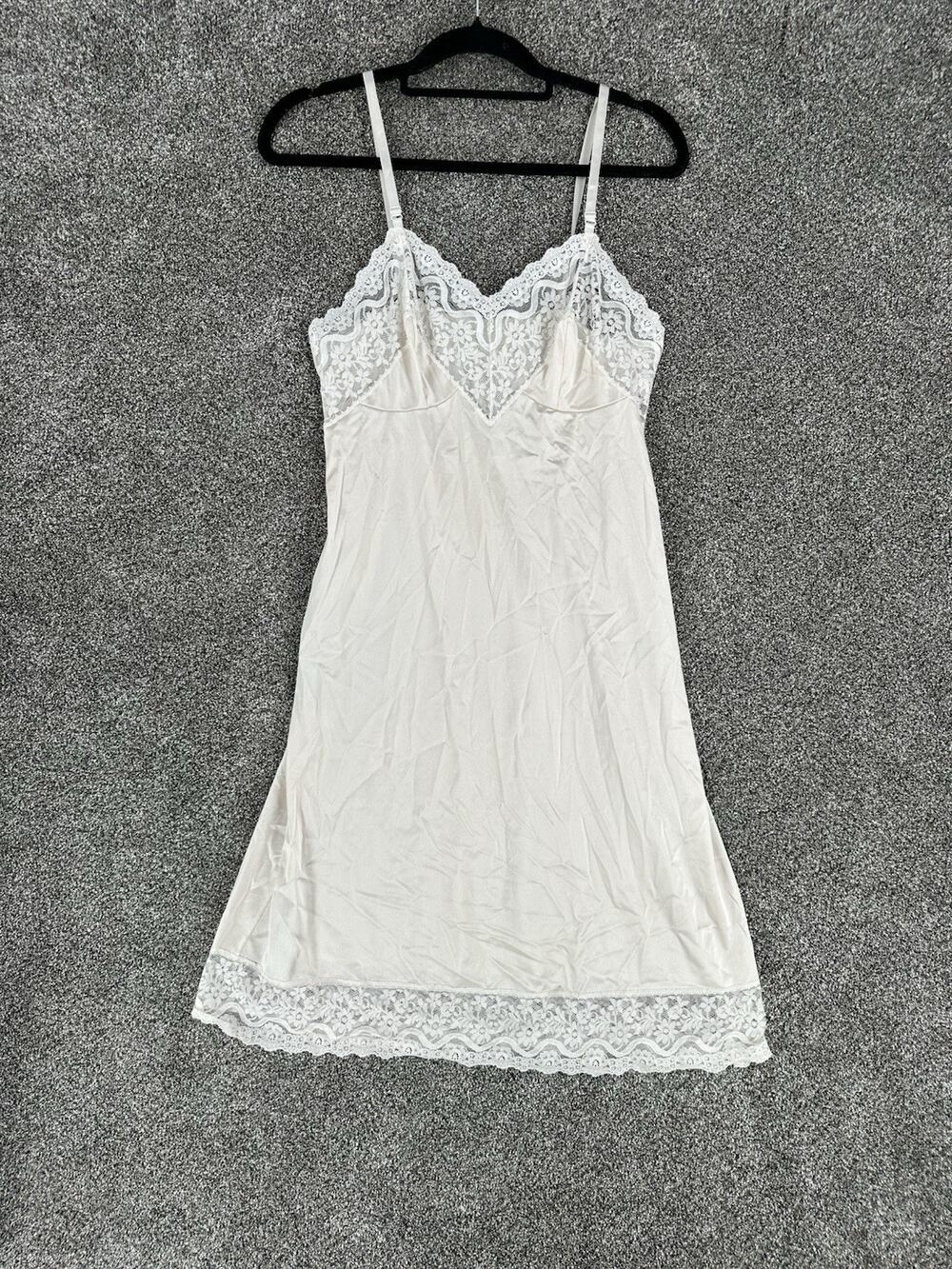Vtg *VANITY FAIR * Woman’s White Full Slip Dress Nylon Antron Lace Trim SZ 34L